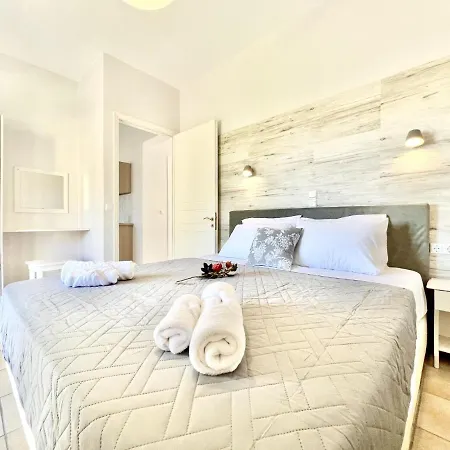 Trousas With Private Pool Apartamento